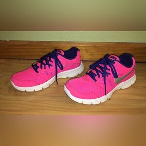 Juniors/ Women’s Nike Flex RN3 Pink Athletic Shoes 6Y